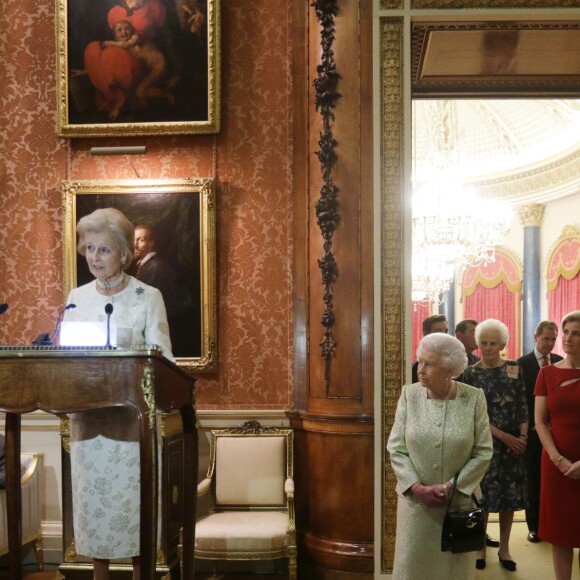 La princesse Alexandra de Kent et la reine Elizabeth II le 29 novembre 2016 à Buckingham Palace lors d'une réception organisée par la monarque en l'honneur du 80e anniversaire de sa cousine et de ses patronages.