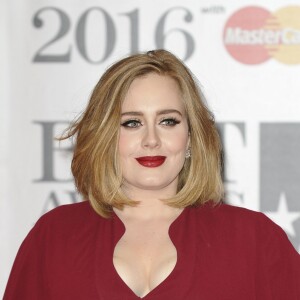 Adele à la cérémonie des BRIT Awards 2016 à l'O2 Arena à Londres, le 24 février 2016.