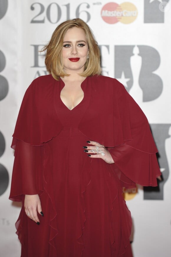 Adele à la cérémonie des BRIT Awards 2016 à l'O2 Arena à Londres, le 24 février 2016.