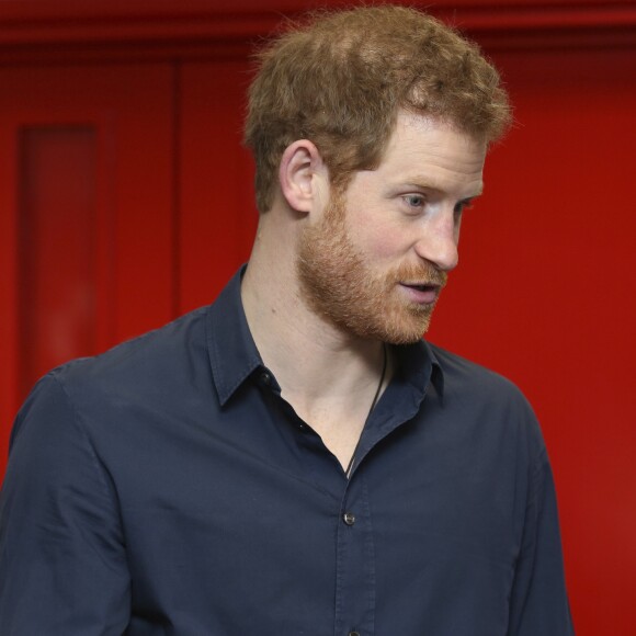 Le prince Harry participe à la journée caritative du ''Heads Together'' au siège du Virgin Money à Newcastle, le 21 février 2017.