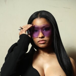 Nicki Minaj pose en backstage lors du défilé Haider Ackermann à l'occasion de la Fashion Week prêt-à-porter Automne-Hiver 2017-2018 à Paris le 5 mars 2017.