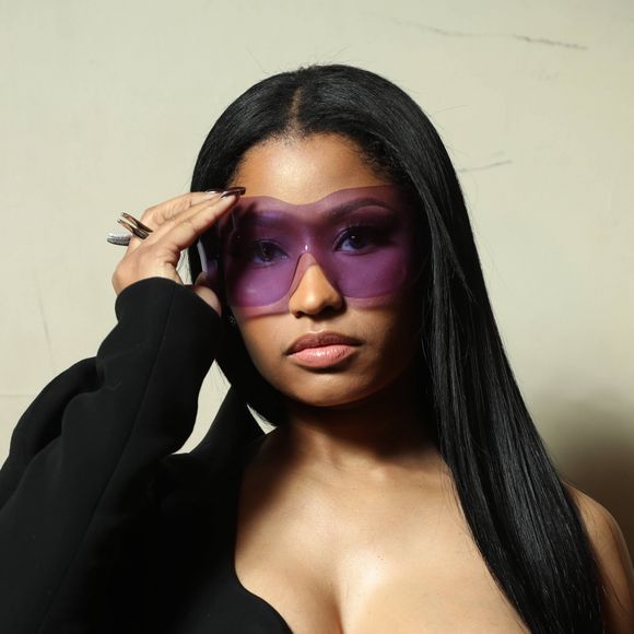 Nicki Minaj pose en backstage lors du défilé Haider Ackermann à l'occasion de la Fashion Week prêt-à-porter Automne-Hiver 2017-2018 à Paris le 5 mars 2017.