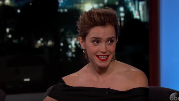 Emma Watson évoque son toc sur le plateau de Jimmy Kimmel, le 7 février 2017.