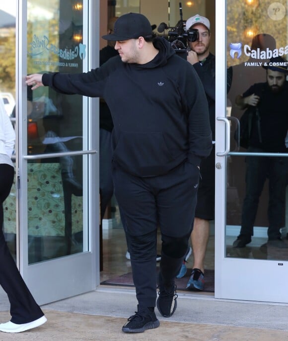 Rob Kardashian et sa fiancée Blac Chyna sont allés chez le dentiste à Calabasas. Blac Chyna porte son fils King Stevenson dans ses bras. Le 1er décembre 201