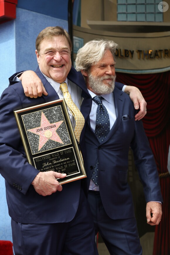 John Goodman, Jeff Bridges - Inauguration de la plaque de John Goodman sur le Walk Of Fame à Hollywood. Le 10 mars 2017  Celebrities attending the Hollywood Walk Of Fame Ceremony for John Goodman in Hollywood, California on March 10, 2017.10/03/2017 - Hollywood