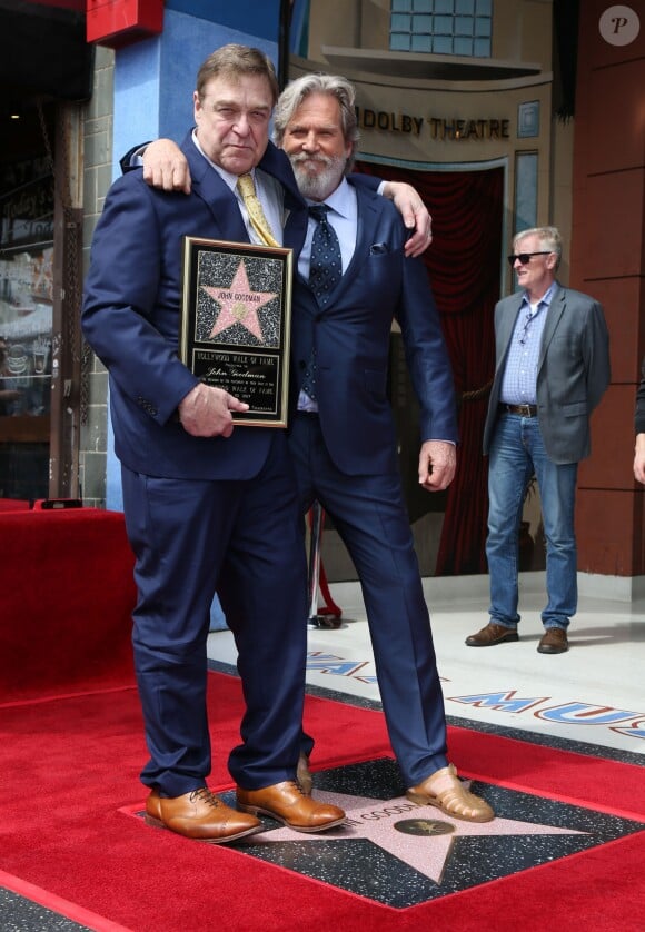 John Goodman, Jeff Bridges - Inauguration de la plaque de John Goodman sur le Walk Of Fame à Hollywood. Le 10 mars 2017  Celebrities attending the Hollywood Walk Of Fame Ceremony for John Goodman in Hollywood, California on March 10, 2017.10/03/2017 - Hollywood