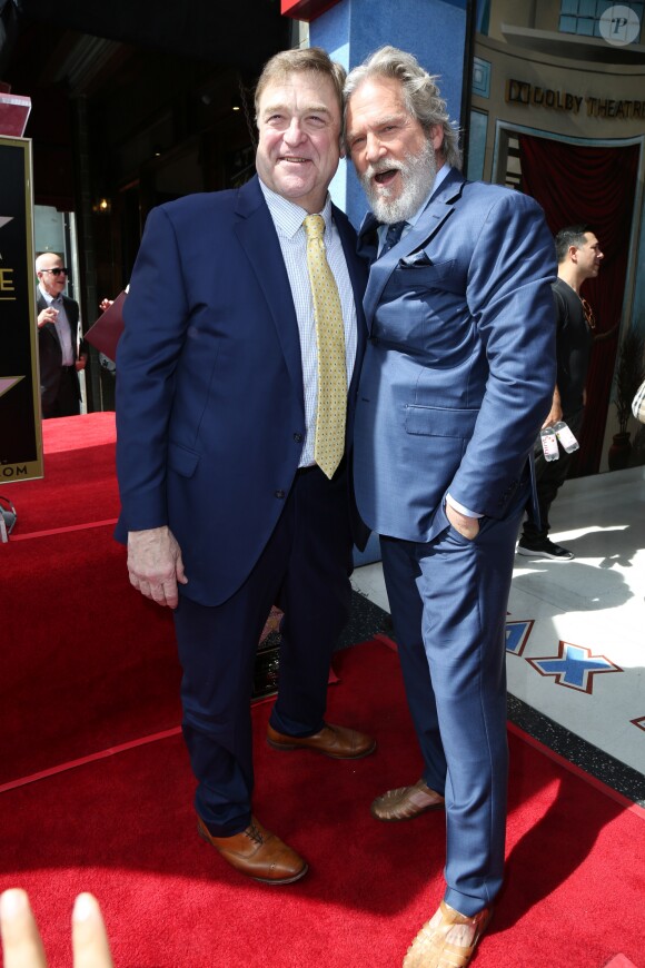John Goodman, Jeff Bridges - Inauguration de la plaque de John Goodman sur le Walk Of Fame à Hollywood. Le 10 mars 2017  Celebrities attending the Hollywood Walk Of Fame Ceremony for John Goodman in Hollywood, California on March 10, 2017.10/03/2017 - Hollywood