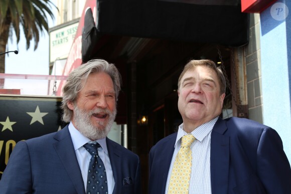 John Goodman, Jeff Bridges - Inauguration de la plaque de John Goodman sur le Walk Of Fame à Hollywood. Le 10 mars 2017  Celebrities attending the Hollywood Walk Of Fame Ceremony for John Goodman in Hollywood, California on March 10, 2017.10/03/2017 - Hollywood