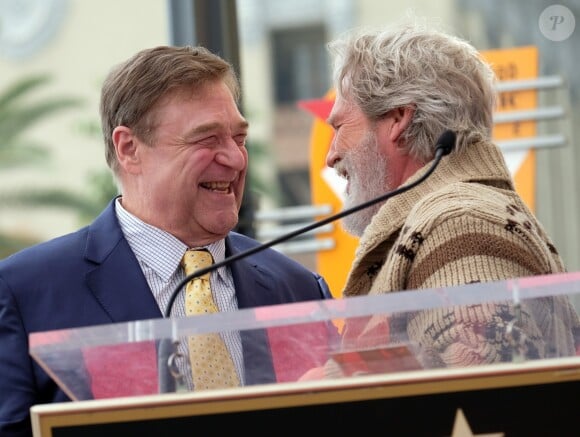 John Goodman et Jeff Bridges - Inauguration de la plaque de John Goodman sur le Walk Of Fame à Hollywood. Le 10 mars 2017 © Chris Delmas / Bestimage  Celebrities attending the Hollywood Walk Of Fame Ceremony for John Goodman in Hollywood, California on March 10, 2017.10/03/2017 - Hollywood