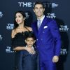Cristiano Ronaldo, son fils Cristiano Jr. et sa compagne Georgina Rodriguez au photocall des FIFA Football Awards à Zurich le 9 janvier 2017.