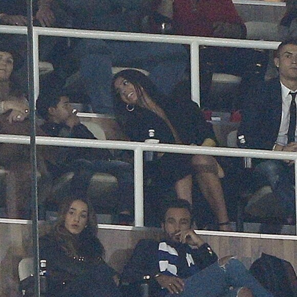 Cristiano Ronaldo assiste au match Real Madrid contre Deportivo La Corogne avec sa compagne Georgina Rodriguez et son fils Cristiano Jr., qui s'entendent très bien, ainsi que sa mère Maria Dolores, à Madrid le 10 décembre 2016.