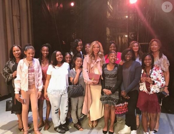 Beyoncé et Tina Knowles dans les coulisses de la représentation de la troupe Alvin Ailey American Dance Theater donnée le samedi 11 mars 2017 au WACO Theater Center de Los Angeles.
