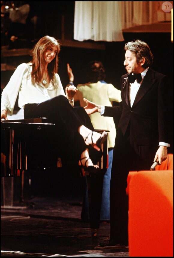 Jane Birkin et Serge Gainsbourg sur le plateau d'une émission de TF1 en 1975