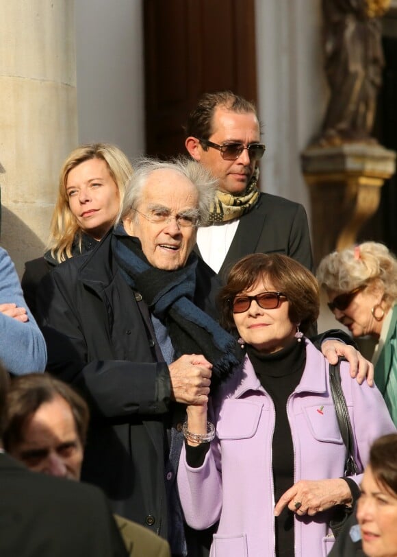 Michel Legrand et sa femme Macha Méril à la sortie des obsèques de Pierre Bouteiller en l'église Saint-Pierre du Gros Caillou à Paris le 14 mars 2017.