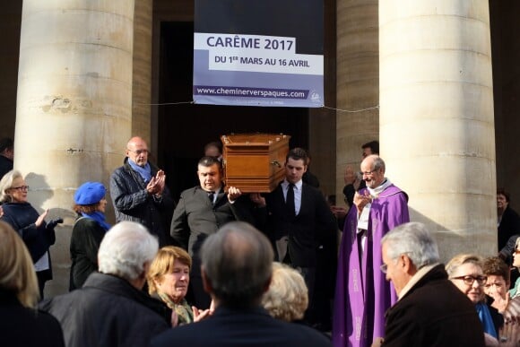 Illustration à la sortie des obsèques de Pierre Bouteiller en l'église Saint-Pierre du Gros Caillou à Paris le 14 mars 2017.