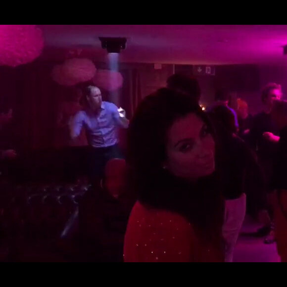 Le prince William se déchaîne sur le dancefloor le 12 mars 2017 à la boîte de nuit Farinet à Verbier (Suisse) lors d'un séjour entre copains aux sports d'hiver.