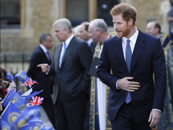 Le prince Harry faisait partie des membres de la famille royale britannique réunis le 13 mars 2017 à l'abbaye de Westminster pour la messe célébrée à l'occasion de la Journée du Commonwealth. Pendant ce temps-là, son frère le prince William se remettait de sa fille nuit au Farinet à Verbier.