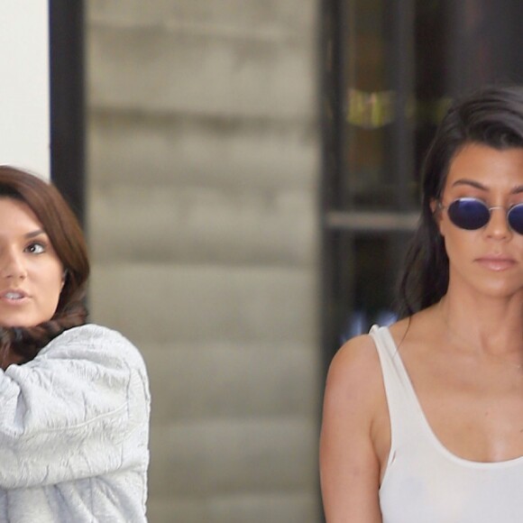 Kris Jenner et ses filles Kourtney Kardashian et Kendall Jenner à Agoura Hills, le 15 mars 2017.