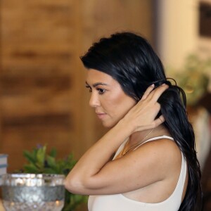 Kris Jenner et ses filles Kourtney Kardashian et Kendall Jenner à Agoura Hills, le 15 mars 2017.