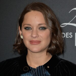 Marion Cotillard, enceinte, à la 22ème cérémonie des Lumières de la presse internationale au Théâtre de la Madeleine à Paris le 30 janvier 2017. © Veeren / Bestimage