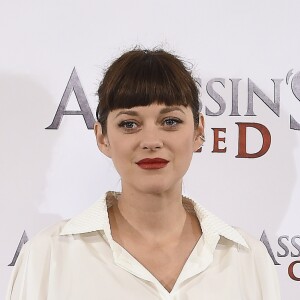 Marion Cotillard (enceinte) pendant le photocall du film ''Assassin's Creed'' à Madrid, le 7 décembre 2016.
