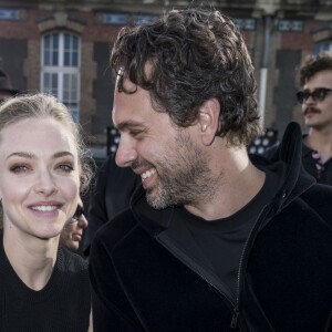 Amanda Seyfried et son ami Thomas Sadoski - People au défilé de mode Givenchy Hommes printemps-été 2017 au Lycée Janson-de-Sailly à Paris, le 24 juin 2016. © Olivier Borde / Bestimage