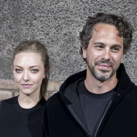 Amanda Seyfried et son ami Thomas Sadoski - People au défilé de mode Givenchy Hommes printemps-été 2017 au Lycée Janson-de-Sailly à Paris, le 24 juin 2016. © Olivier Borde / Bestimage