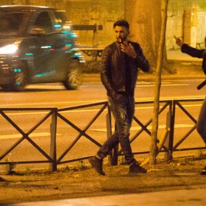 Exclusif - Nabilla Benattia et son compagnon Thomas Vergara prennent des photos à la sortie du restaurant Monsieur Bleu à Paris, le 10 mars 2017.