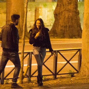 Exclusif - Nabilla Benattia et son compagnon Thomas Vergara prennent des photos à la sortie du restaurant Monsieur Bleu à Paris, le 10 mars 2017.