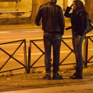 Exclusif - Nabilla Benattia et son compagnon Thomas Vergara prennent des photos à la sortie du restaurant Monsieur Bleu à Paris, le 10 mars 2017.