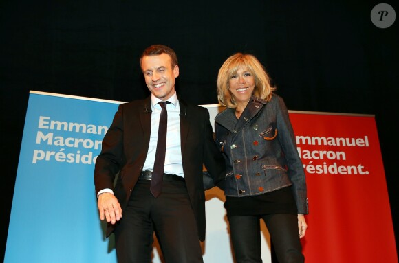 Emmanuel Macron et sa femme Brigitte Macron (Trogneux) - A l'occasion de la journée internationale des femmes, Emmanuel Macron, candidat du mouvement "En Marche!", à l'élection présidentielle, a cloturé un rassemblement organisé par le collectif "Elles Marchent" au théatre Antoine, à Paris, France, le 8 Mars 2017.