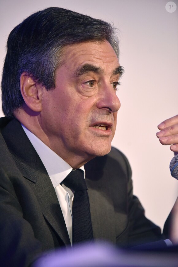 Le candidat du parti Les Républicains à l'élection présidentielle François Fillon lors du grand oral organisé par la CFDT sur le thème du travail des candidats à l'élection présidentielle à Paris,France, le 16 mars 2017. © Giancarlo Gorassini/Bestimage