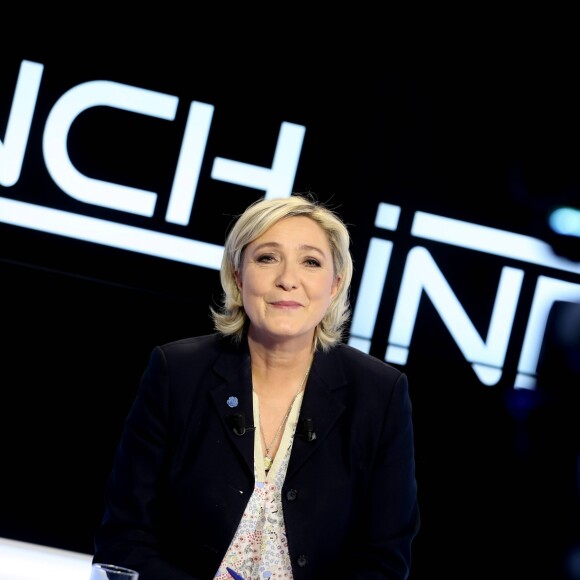 Exclusif - Marine Le Pen, invitée de Laurence Ferrari sur le plateau de l'émission Punchline sur C8 à Paris, le 12 Mars 2017. Punchline est en direct tous les dimanches à 12h05 sur C8 et produit par C8 / Newstime / Eléphant & Cie. © Dominique Jacovides/Bestimage