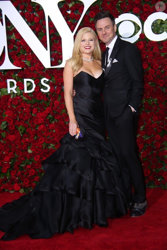 Megan Hilty et son mari Brian Gallagher - 70ème cérémonie annuelle des Tony Awards au Beacon Theatre à New York, le 12 juin 2016. © Sonia Moskowitz/Globe Photos/Zuma Press/Bestimage