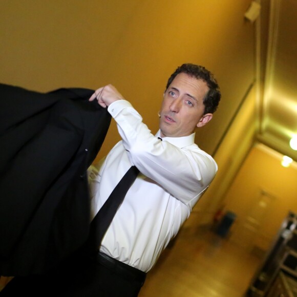 Exclusif - Gad Elmaleh avant de rentrer sur scène pour son spectacle "Sans Tambour" à l'Opéra de Paris le 16 mars 2014.