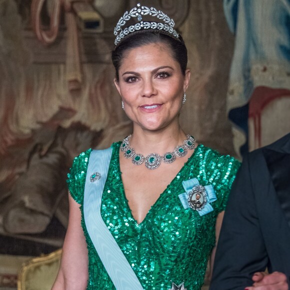 La princesse héritière Victoria de Suède, habillée d'une robe Elie Saab, lors du premier dîner officiel de l'année au palais royal Drottningholm à Stockholm le 23 mars 2017.