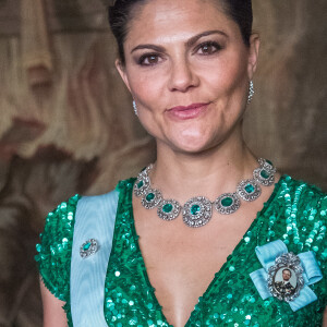 La princesse héritière Victoria de Suède, habillée d'une robe Elie Saab, lors du premier dîner officiel de l'année au palais royal Drottningholm à Stockholm le 23 mars 2017.