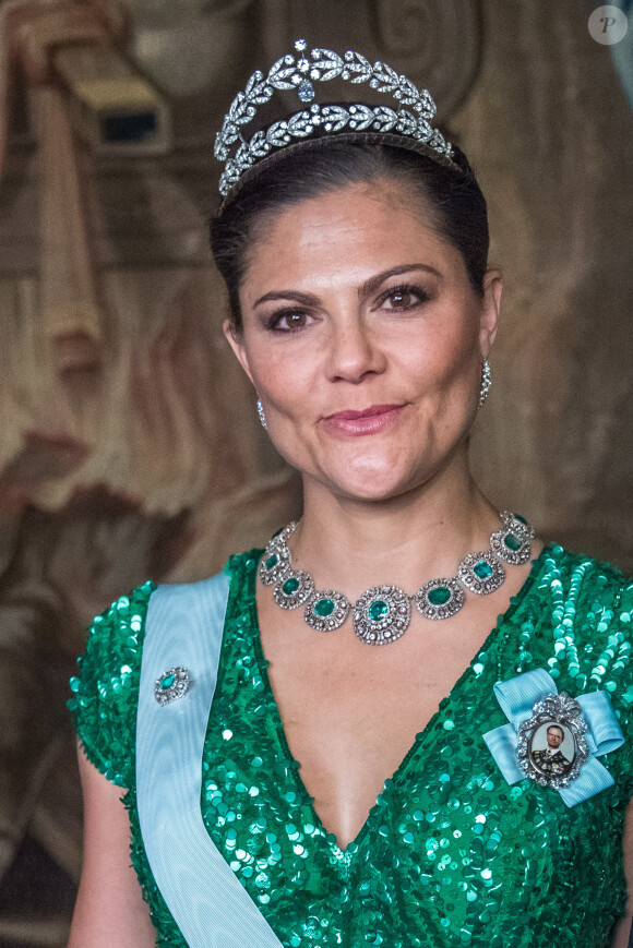 La princesse héritière Victoria de Suède, habillée d'une robe Elie Saab, lors du premier dîner officiel de l'année au palais royal Drottningholm à Stockholm le 23 mars 2017.
