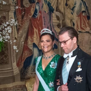 La princesse Victoria (en robe Elie Saab) et le prince Daniel de Suède lors du premier dîner officiel de l'année au palais royal Drottningholm à Stockholm le 23 mars 2017.