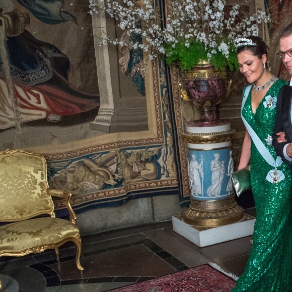 La princesse Victoria (en robe Elie Saab) et le prince Daniel de Suède lors du premier dîner officiel de l'année au palais royal Drottningholm à Stockholm le 23 mars 2017.