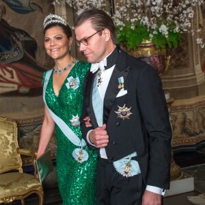 La princesse Victoria (en robe Elie Saab) et le prince Daniel de Suède lors du premier dîner officiel de l'année au palais royal Drottningholm à Stockholm le 23 mars 2017.