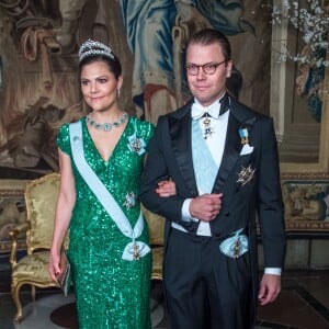 La princesse Victoria (en robe Elie Saab) et le prince Daniel de Suède lors du premier dîner officiel de l'année au palais royal Drottningholm à Stockholm le 23 mars 2017.