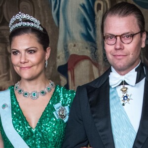 La princesse Victoria (en robe Elie Saab) et le prince Daniel de Suède lors du premier dîner officiel de l'année au palais royal Drottningholm à Stockholm le 23 mars 2017.