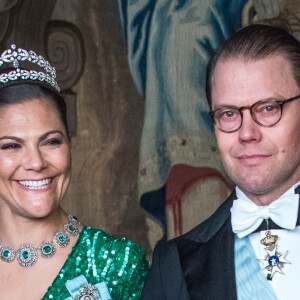 La princesse Victoria (en robe Elie Saab) et le prince Daniel de Suède lors du premier dîner officiel de l'année au palais royal Drottningholm à Stockholm le 23 mars 2017.
