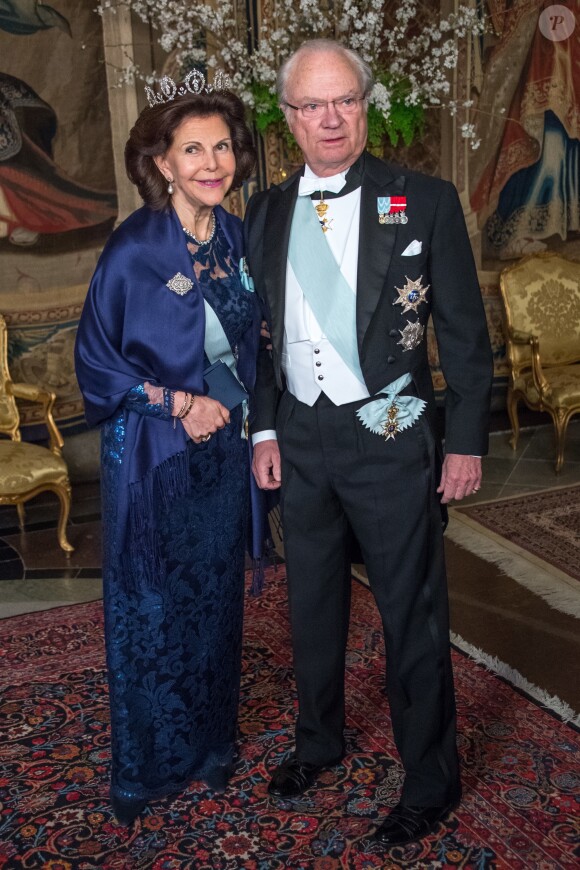 La reine Silvia et le roi Carl XVI Gustaf de Suède lors du premier dîner officiel de l'année au palais royal Drottningholm à Stockholm le 23 mars 2017.