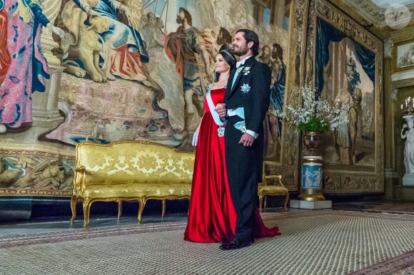 La princesse Sofia, enceinte, et le prince Carl Philip de Suède lors du premier dîner officiel de l'année au palais royal Drottningholm à Stockholm le 23 mars 2017, quelques heures après l'annonce de la naissance prochaine de leur second enfant.