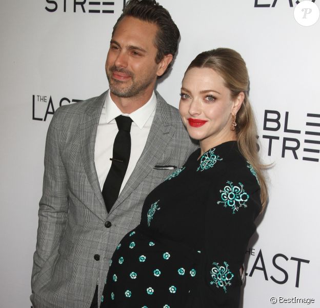 Thomas Sadoski et sa fiancée Amanda Seyfried, enceinte, à la première de "The Last Word" à Los Angeles, le 1er mars 2017. © CPA/Bestimage