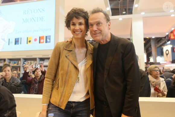 Eglantine Eméyé et Julien Lepers au 32ème Salon du Livre à la Porte de Versailles à Paris, le 25 mars 2017. © CVS/Bestimage