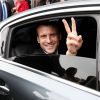 Emmanuel Macron (candidat du mouvement ''En marche !'' à l'élection présidentielle 2017) en visite au 32ème Salon du Livre à la Porte de Versailles à Paris, le 24 mars 2017. © Dominique Jacovides/Bestimage