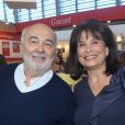 Gérard Jugnot et Anne Sinclair au 32ème Salon du Livre à la Porte de Versailles à Paris, le 25 mars 2017. © CVS/Bestimage